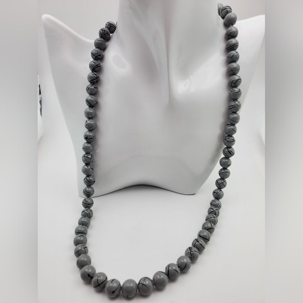 I've got my eye on you estate bead evening necklace N0515
